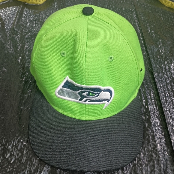 NFL Other - NFL Green and Black Hat Stylish Accessory